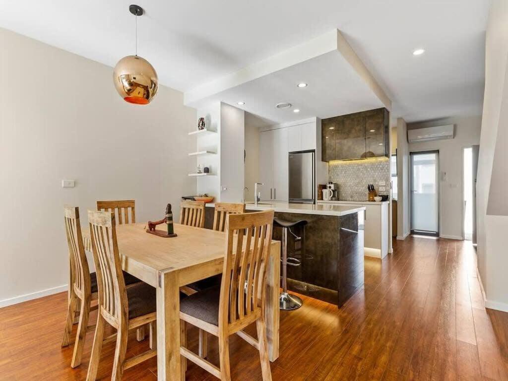Sleek Modern Pad Next To Spark Arena Free Parking Auckland Exterior foto